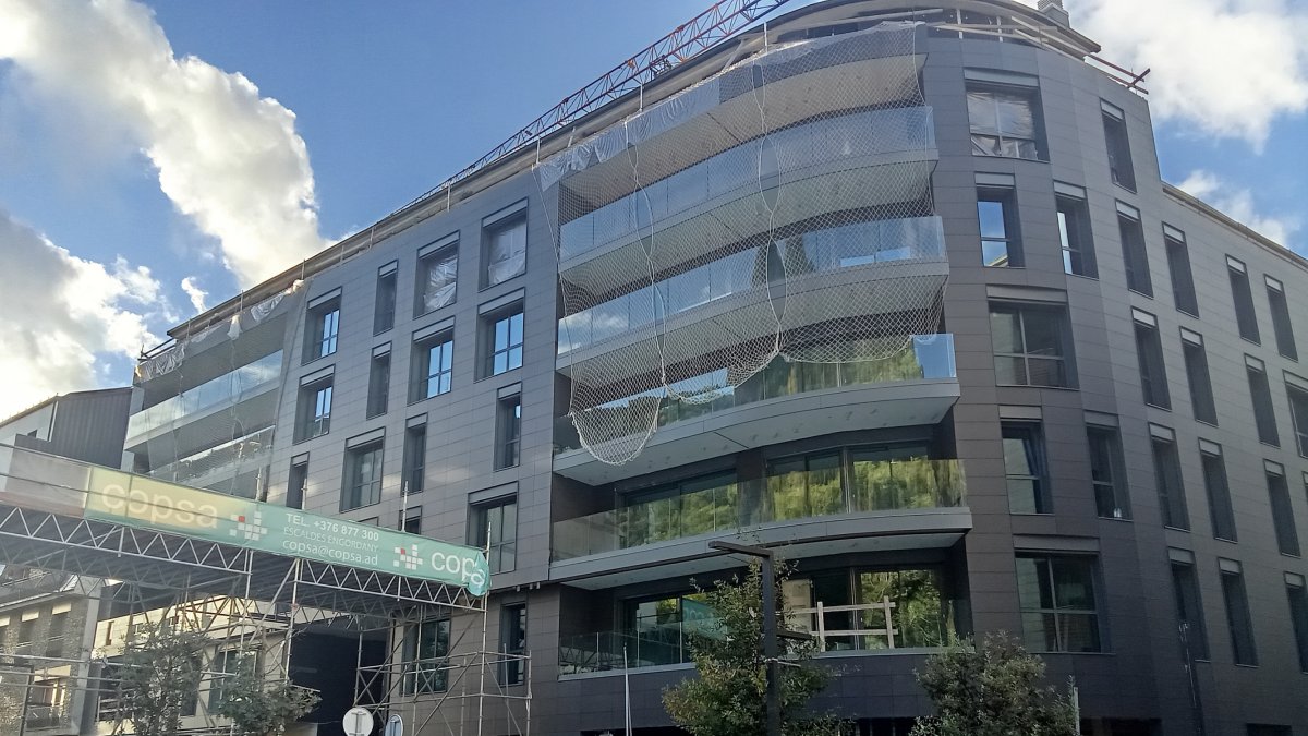 L'edifici del número 28 de l'avinguda del Fener