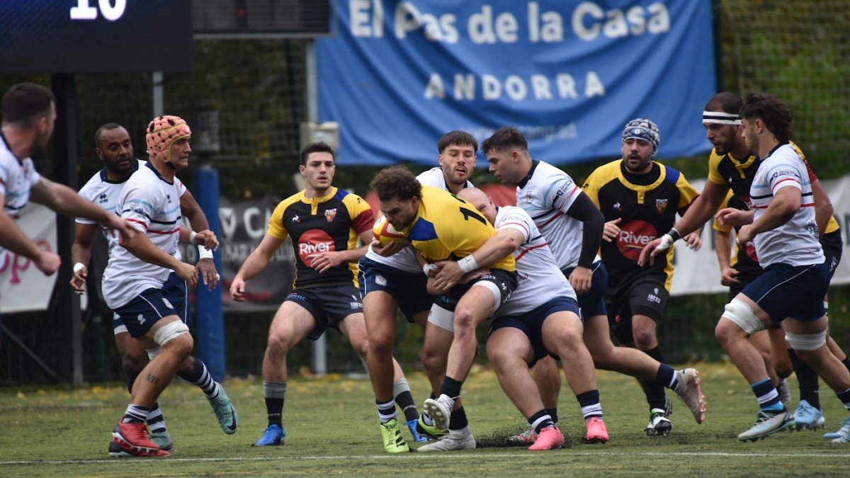 Un instant del partit entre el VPC XV i el Fénix a Prada de Moles