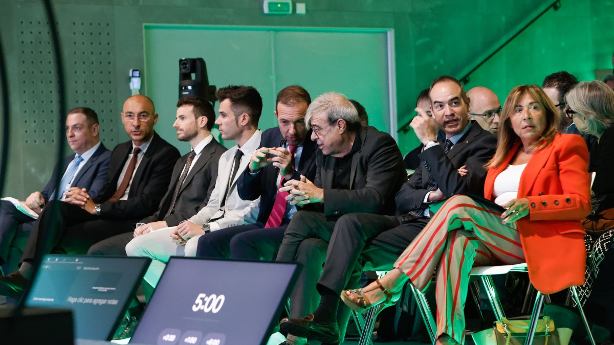 Conxita Marsol amb Jordi Alcobé, Ladislau Baró i Jordi Torres en la inauguració del City Science Summit