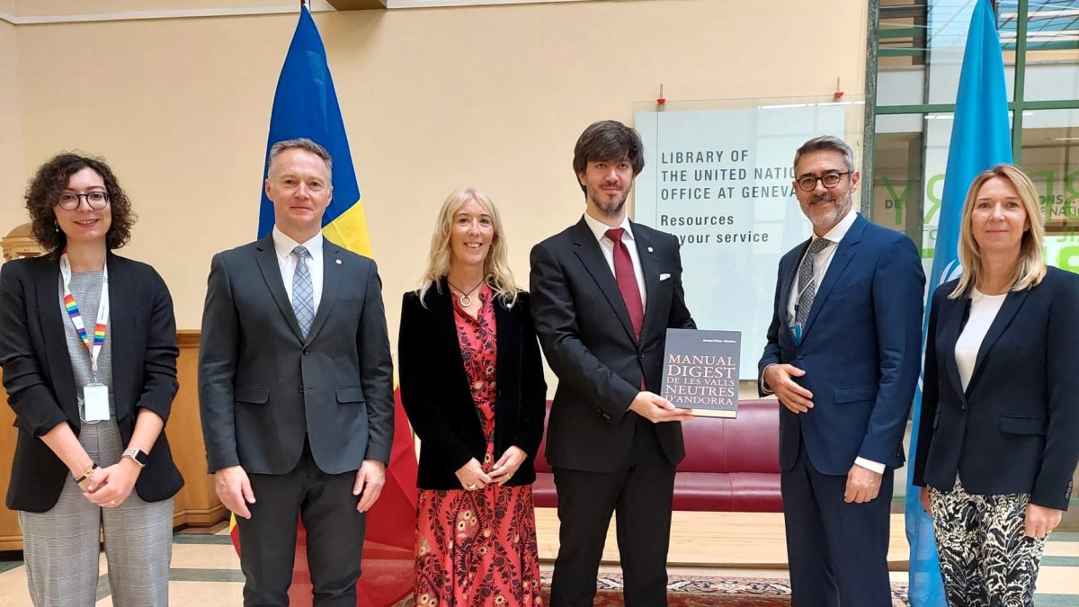 L'acte d'entrega del Manual Digest per part dels síndics generals