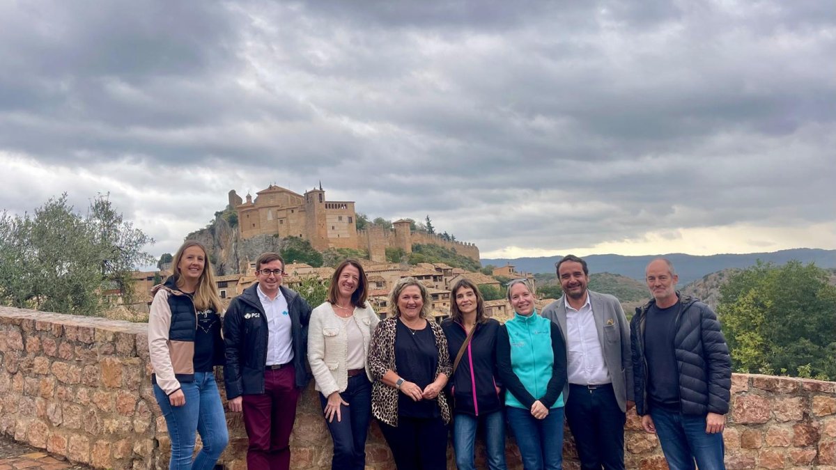 La delegació comunal d'Ordino amb els seus homòlegs d'Alquézar en la visita a la població espanyola