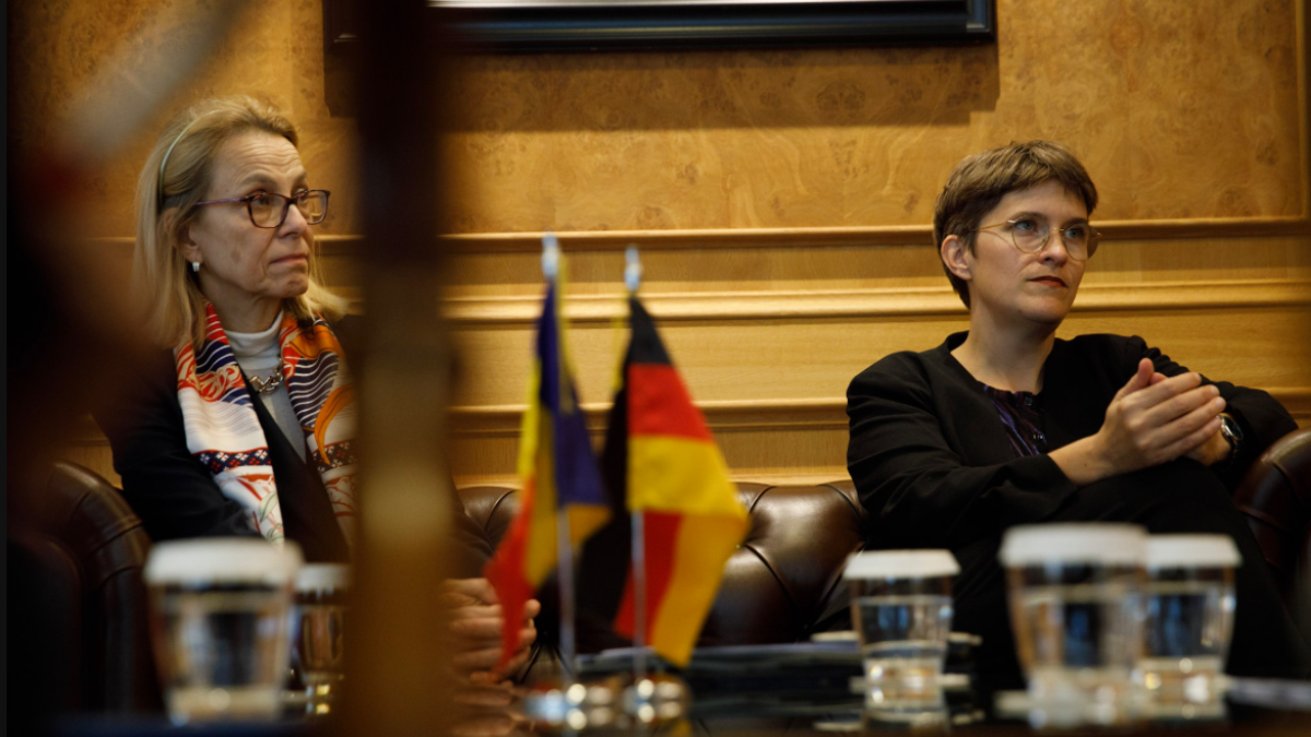 La ministra d'Estat per Europa i Clima del Ministeri Federal d'Afers Exteriors d'Alemanya, Anna Lührmann, a la dreta, en la reunió amb el cap de Govern, Xavier Espot
