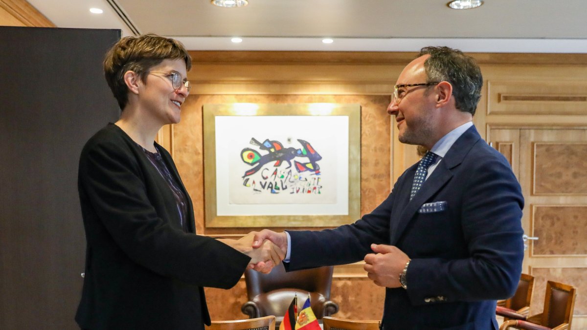 Espot rep al seu despatx a la ministra d’Estat per Europa, Anna Lührmann.