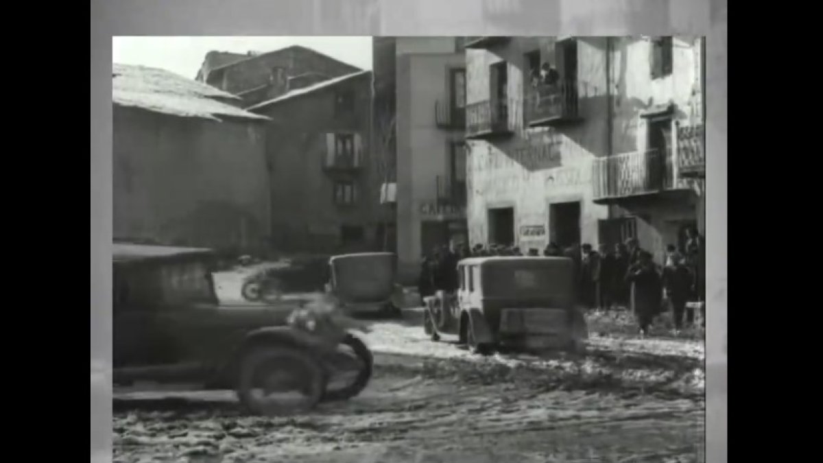 Cotxes de fa cent anys (un dels vídeos més antics que es conserven)