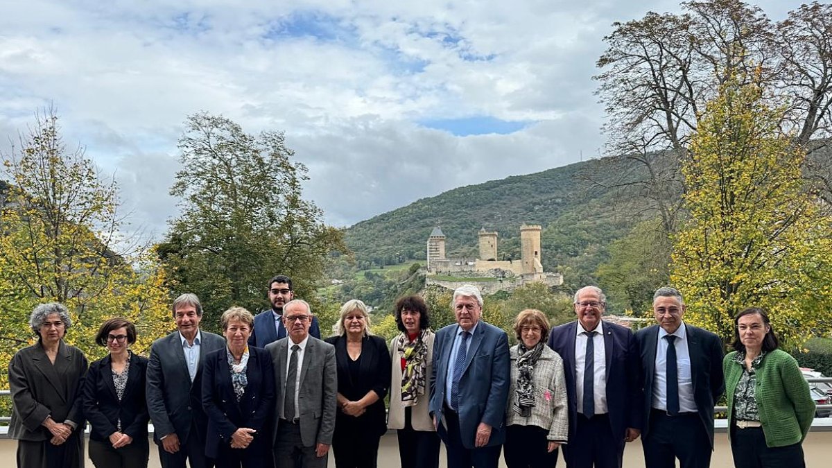 Fotografia de grup de la trobada entre el Consell General i el Senat francès