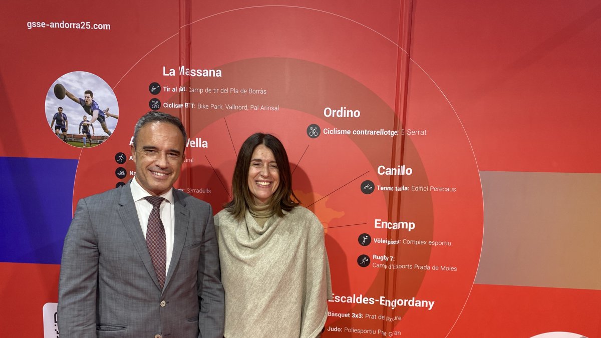 Cabanes i Garcia, a l’estand dels Jocs a la Fira.