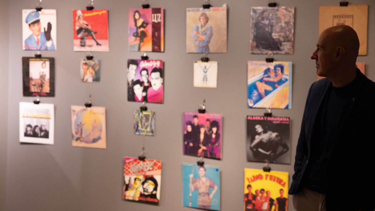 Dolsa visitant la mostra.