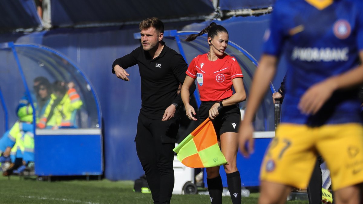 Ferran Costa dona instruccions, diumenge.