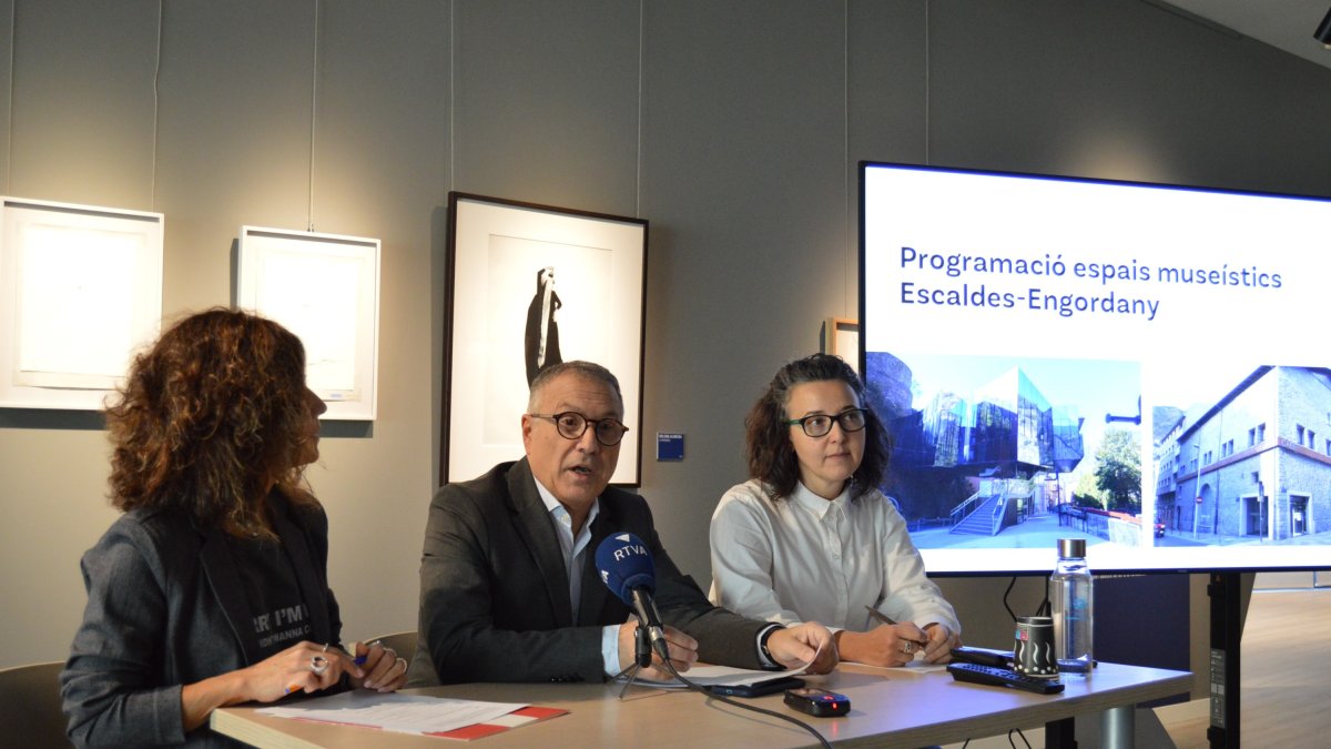 Anna Allué, Valentí Closa i Aurora Baena han presentat la programació dels espais museístics de la parròquia.