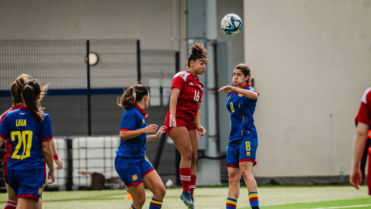 Duel de la selecció femenina.