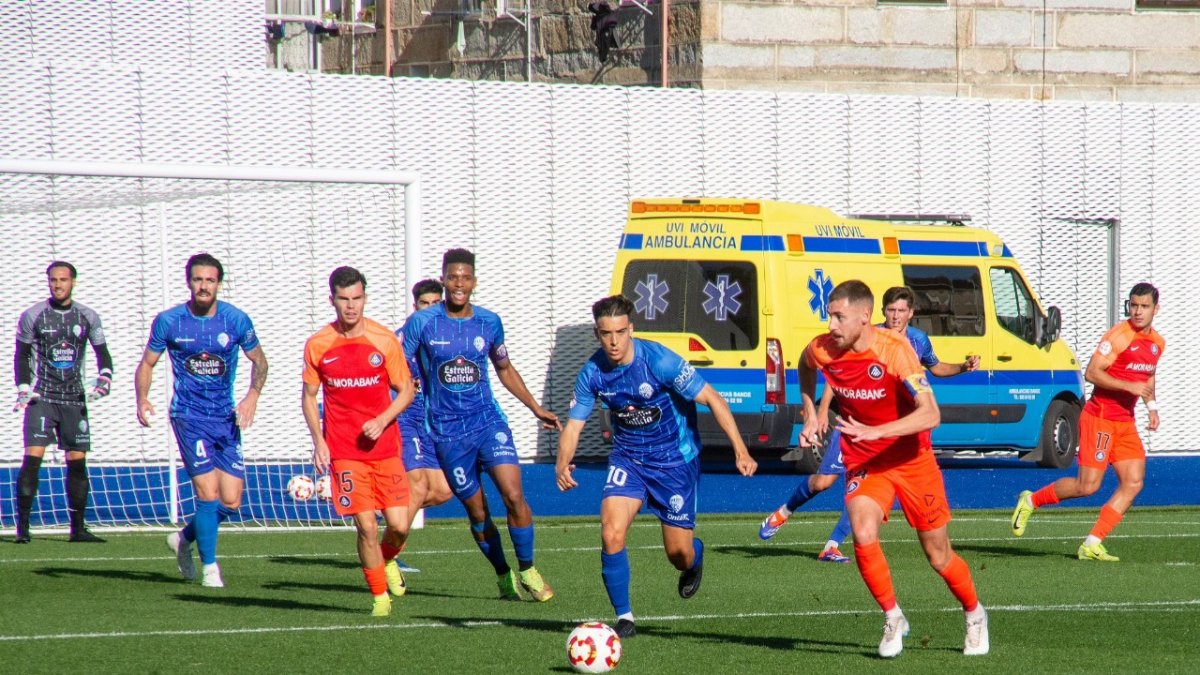 Un instant del partit entre l'FC Andorra i l'Ourense