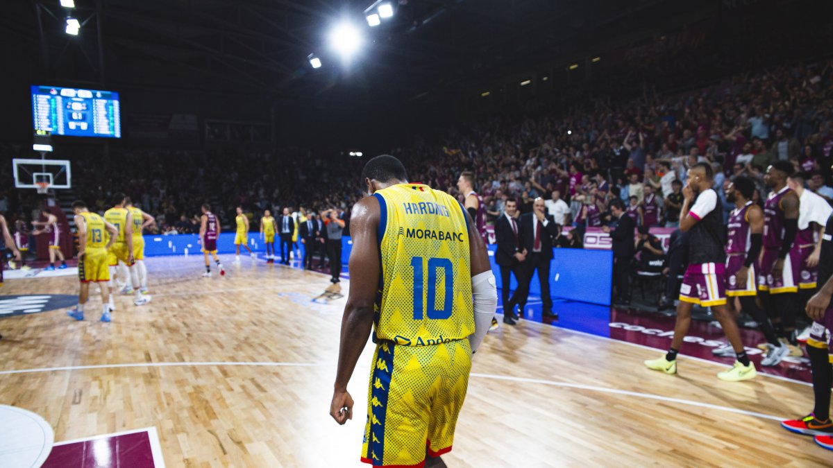Jerrick Harding al final del partit que el MoraBanc va perdre a la pista del Lleida.