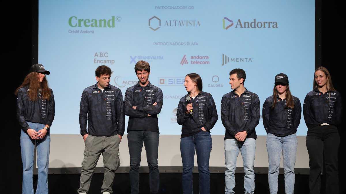 L’equip masculí de tècnica, a la presentació.