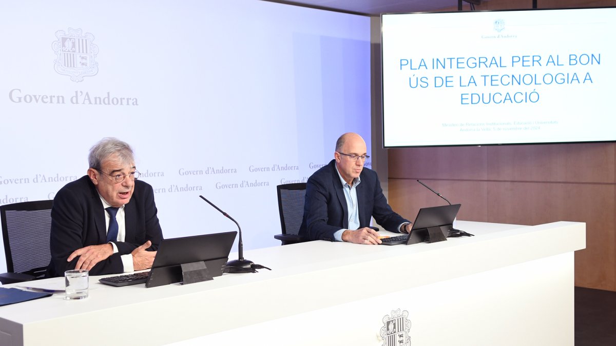 Roda de Premsa sobre el Pla Integral per al bon ús de la tecnologia a Educació