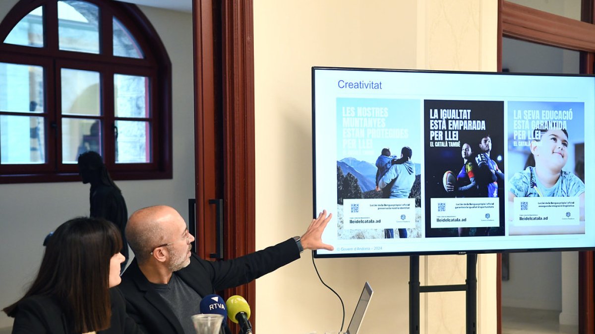 Bonell i Sans durant la presentació de la campanya i la web.