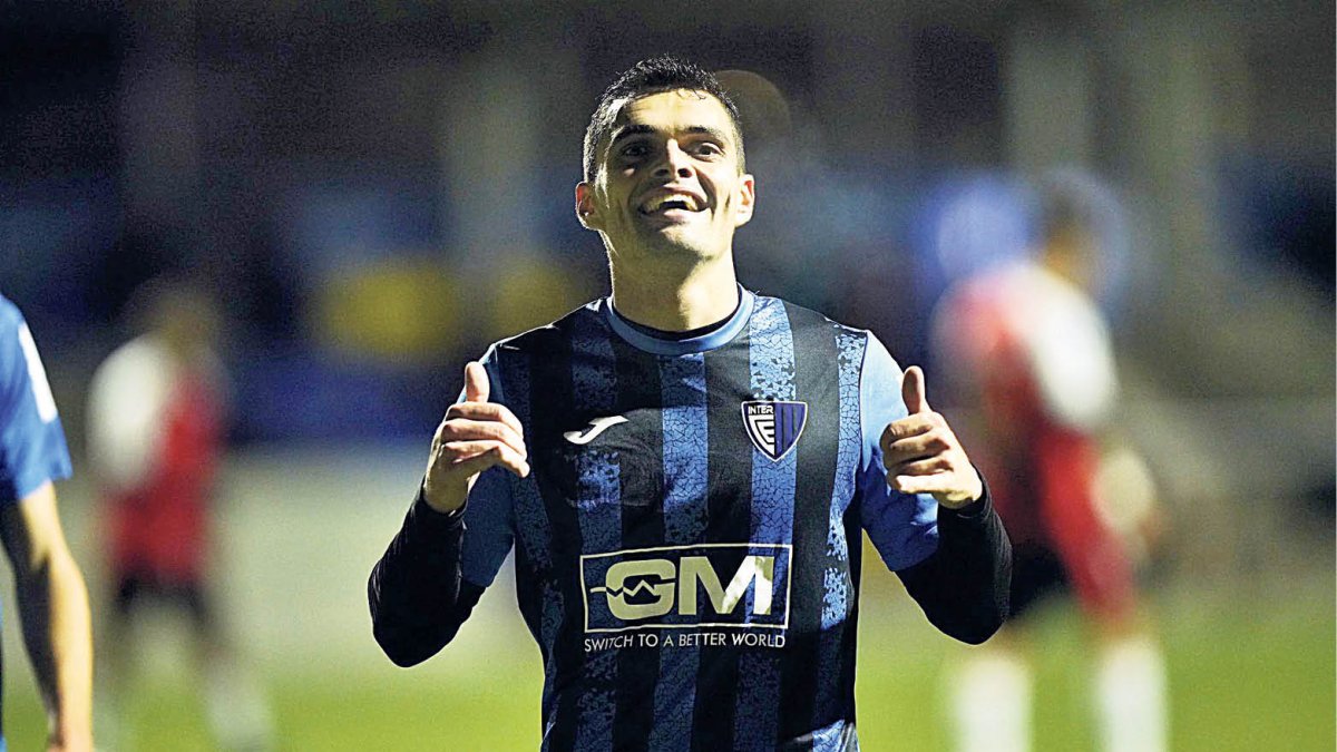 Rafinha celebra un gol.