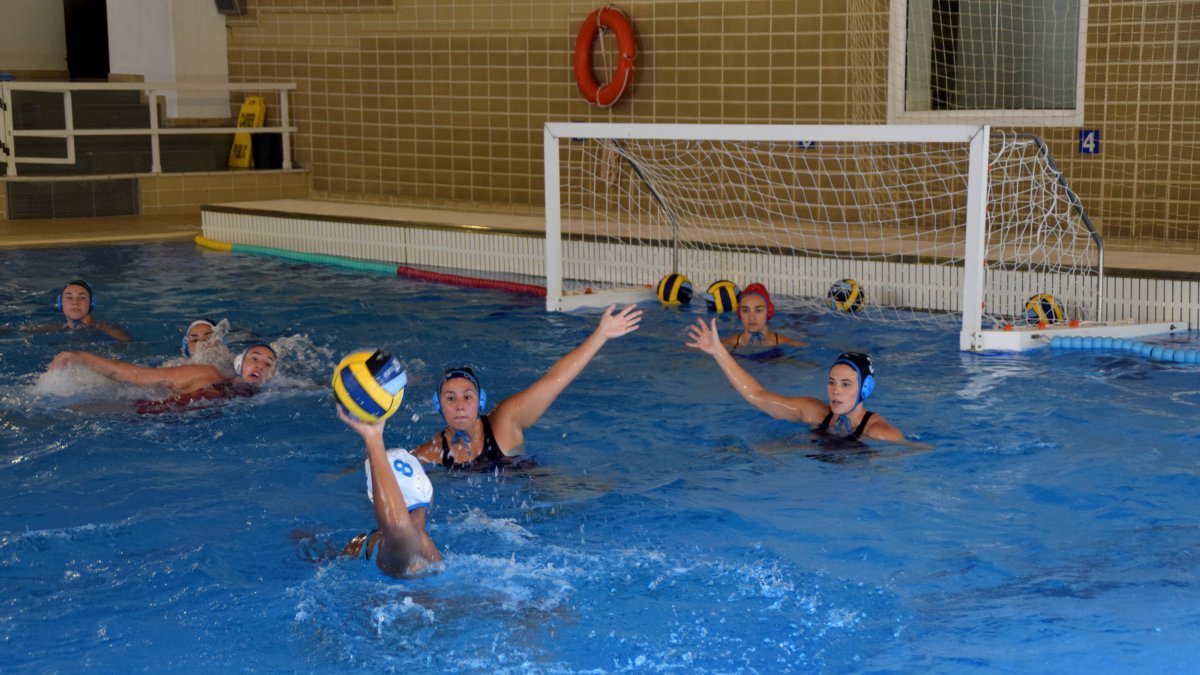 Un entrenament del Club Natació Sant Andreu.