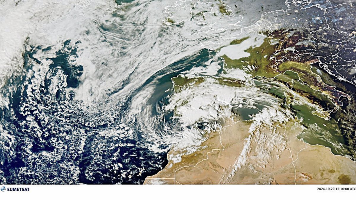 Imatge del Meteosat del dia 29-10-24, que mostra la nuvolositat i els nuclis tempestuosos a la meitat sud i sud-est de la península.