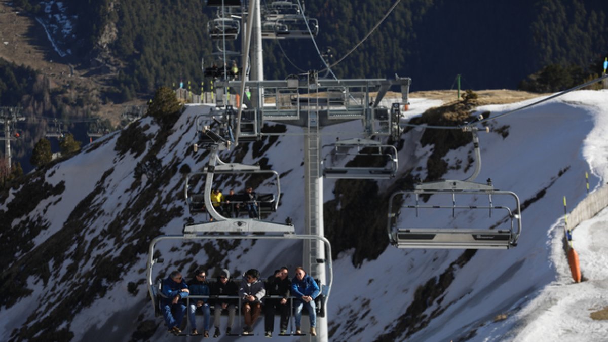 Manca de neu a Arinsal.