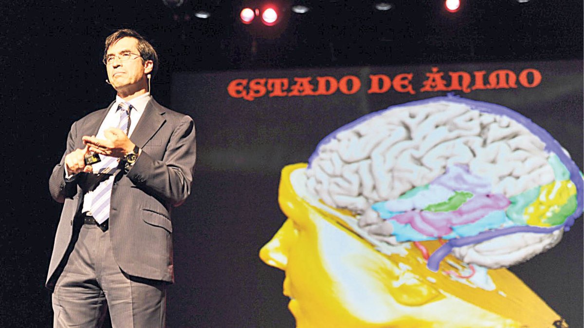 El cirurgià Mario Alonso Puig durant una conferència.
