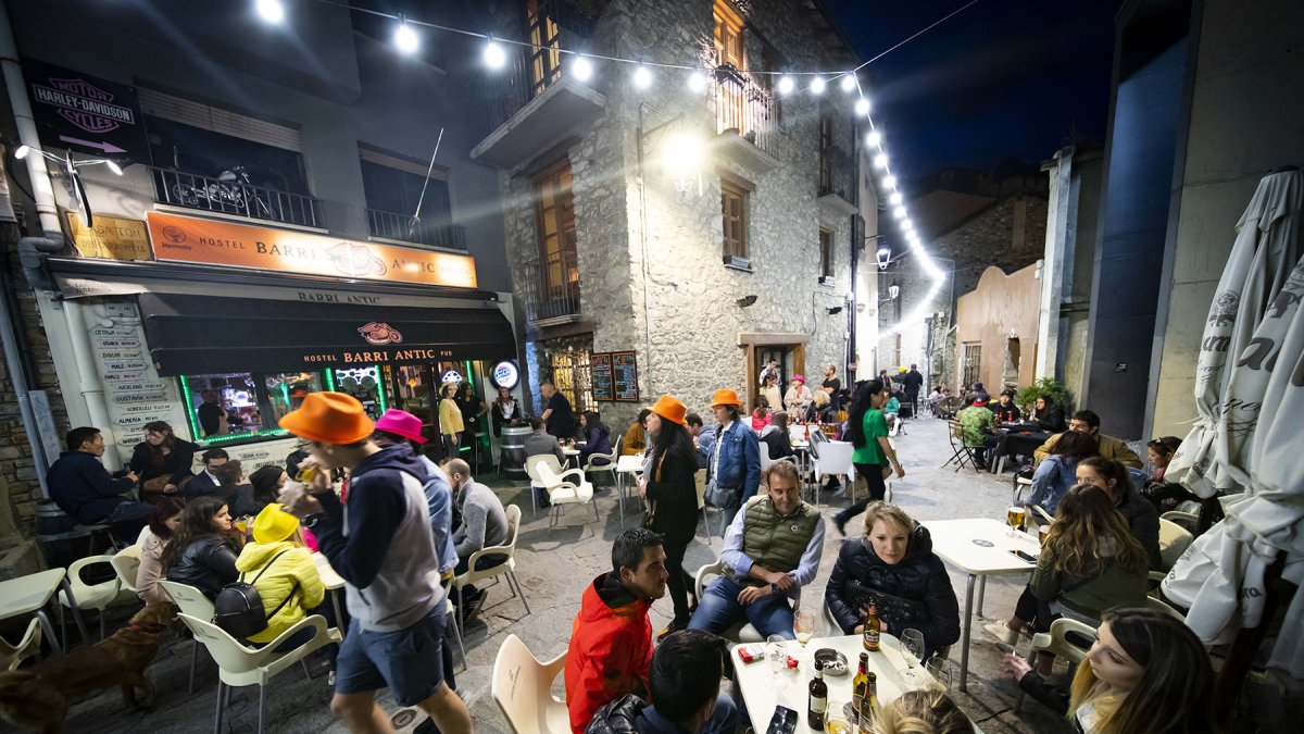 Una terrassa al centre històric durant la celebració d'una edició del 'De copes'.