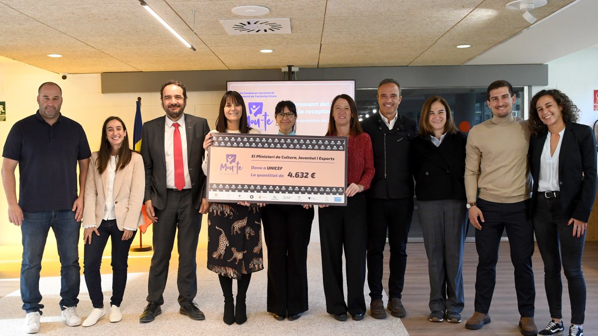 Entrega del xec a Unicef