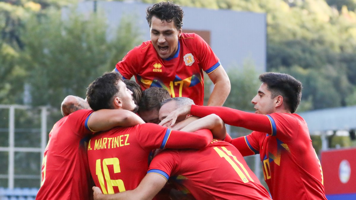 La selecció celebrant un gol davant San Marino.
