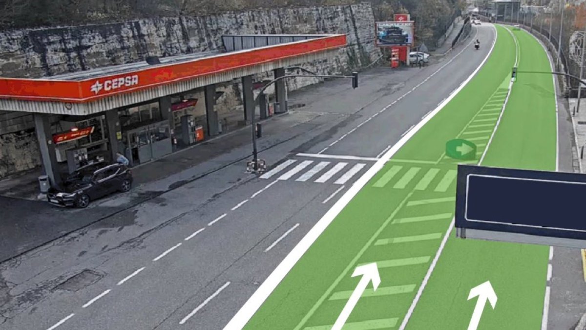 La carretera amb el carril extra de baixada.