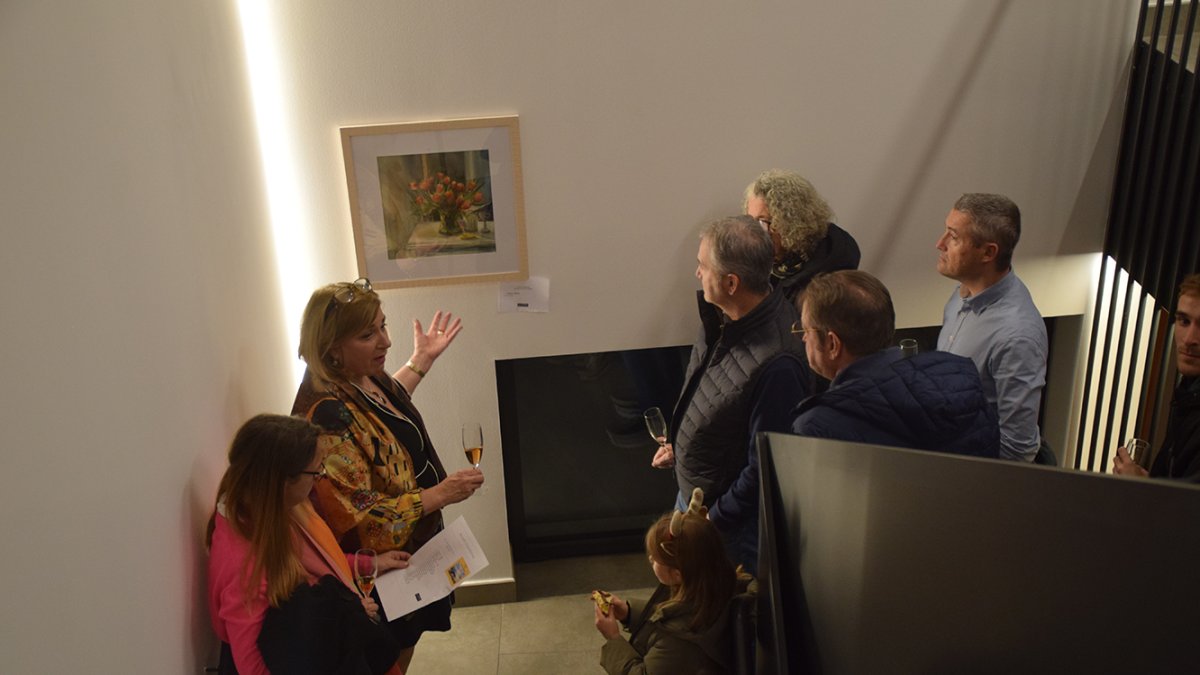 Casanova presentant els seus quadres d'El llenguatge de la natura'.