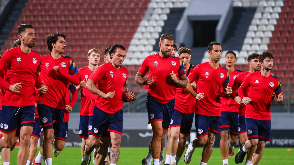 La selecció es va entrenar a l’escenari del partit, al Ta’ Qali de Malta.