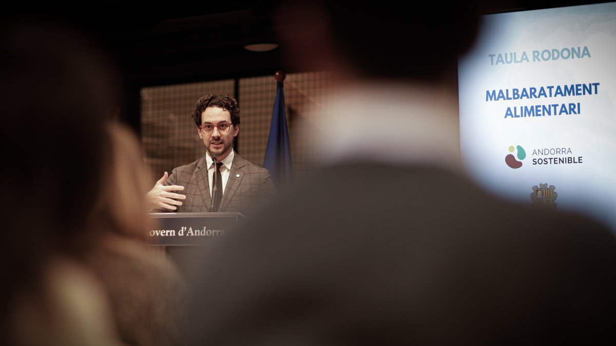 El ministre Guillem Casal a la taula rodona sobre el malbaratament alimentari