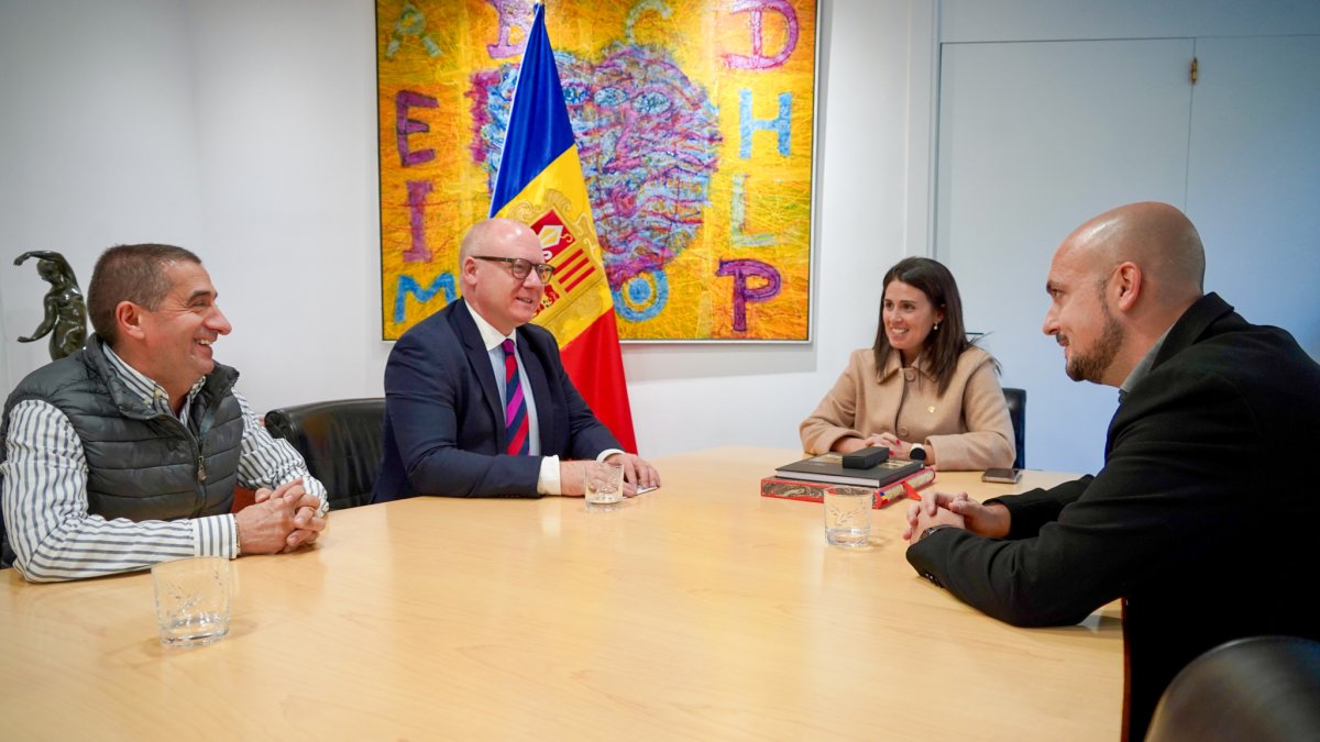 Mas i Fernàndez amb el cònsol lusità.