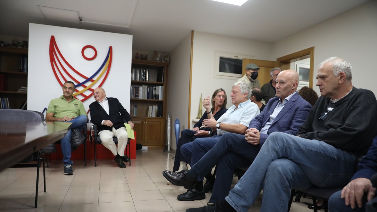 Un instant de la darrera assemblea general del COA, amb el nomenament d’Espot Miró.