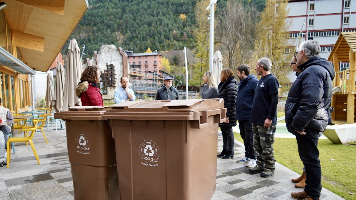 Contenidors de matèria orgànica.