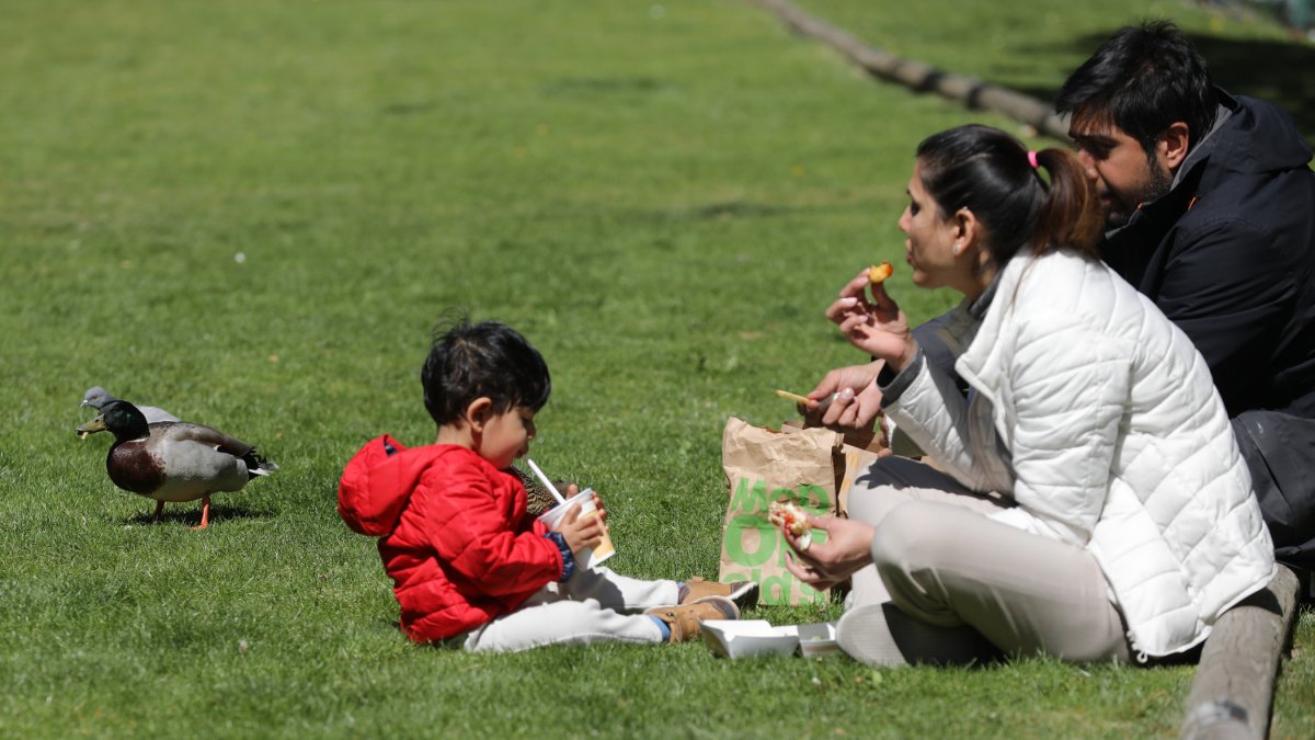 Una família en un parc.
