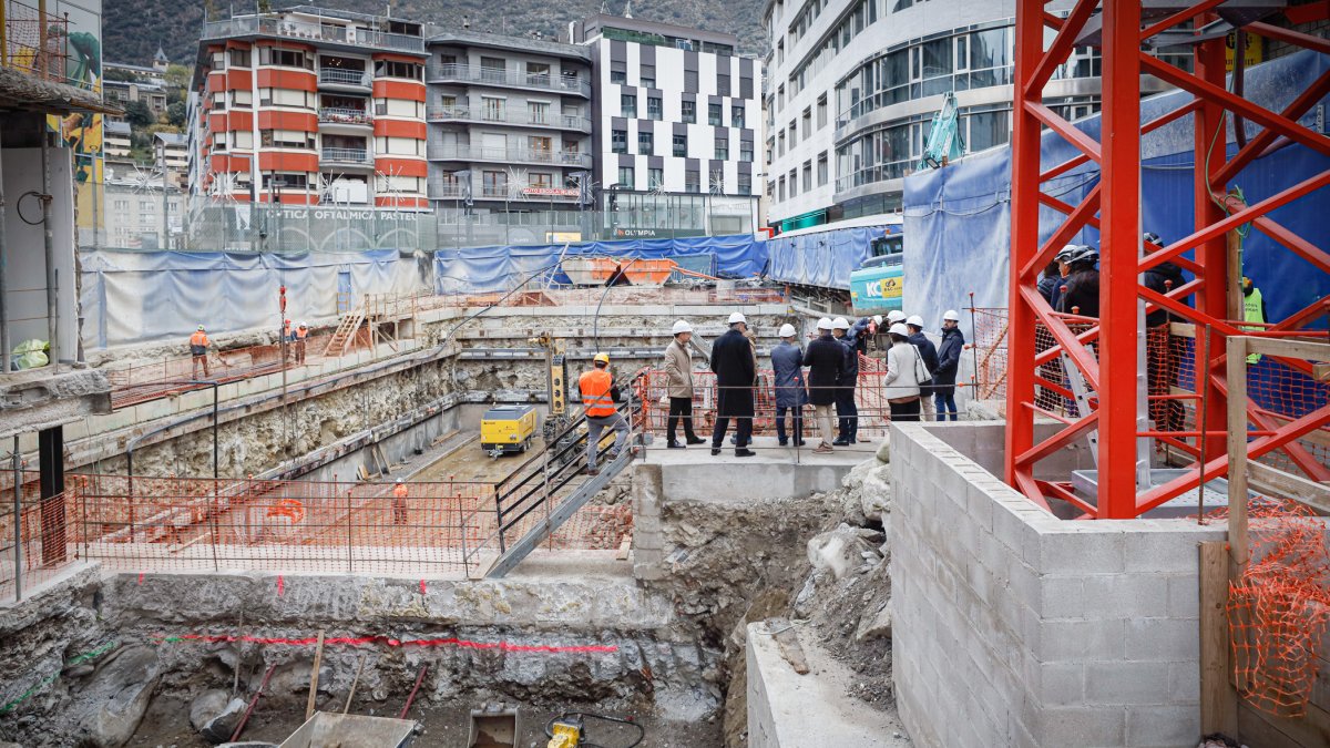 Visita a l'obra de l'edifici Node per part del cap de Govern