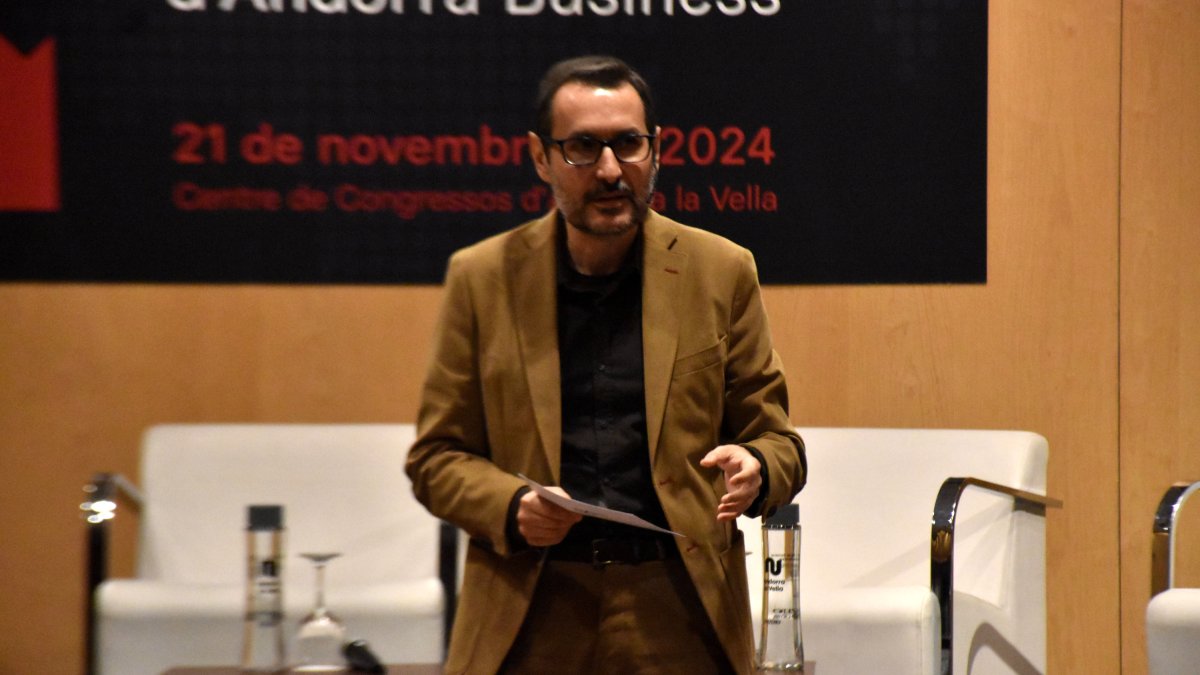El professor i periodista Pelayo Corella.
