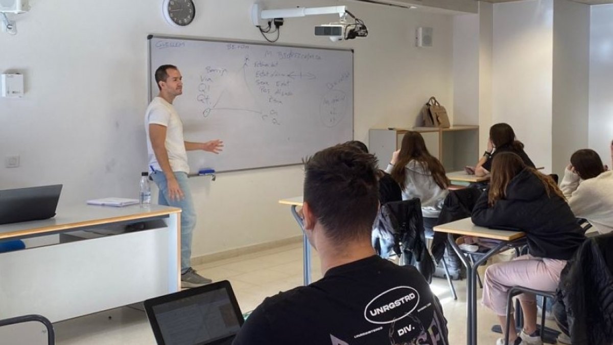 Durant aquesta edició s’espera efectuar un total de 35 tallers i arribar a un total de 800 alumnes.