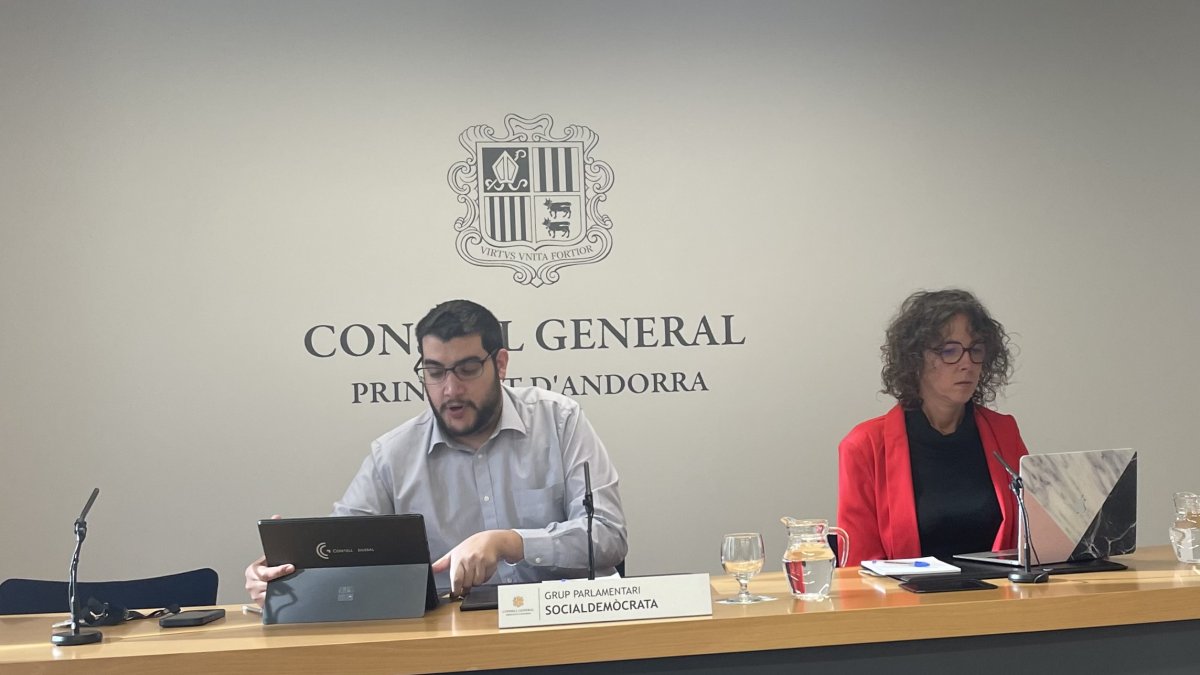 Pere Baró i Judith Casal durant la roda de premsa