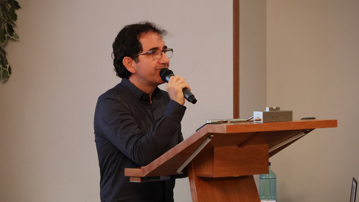 Raúl Lizana durant la conferència
