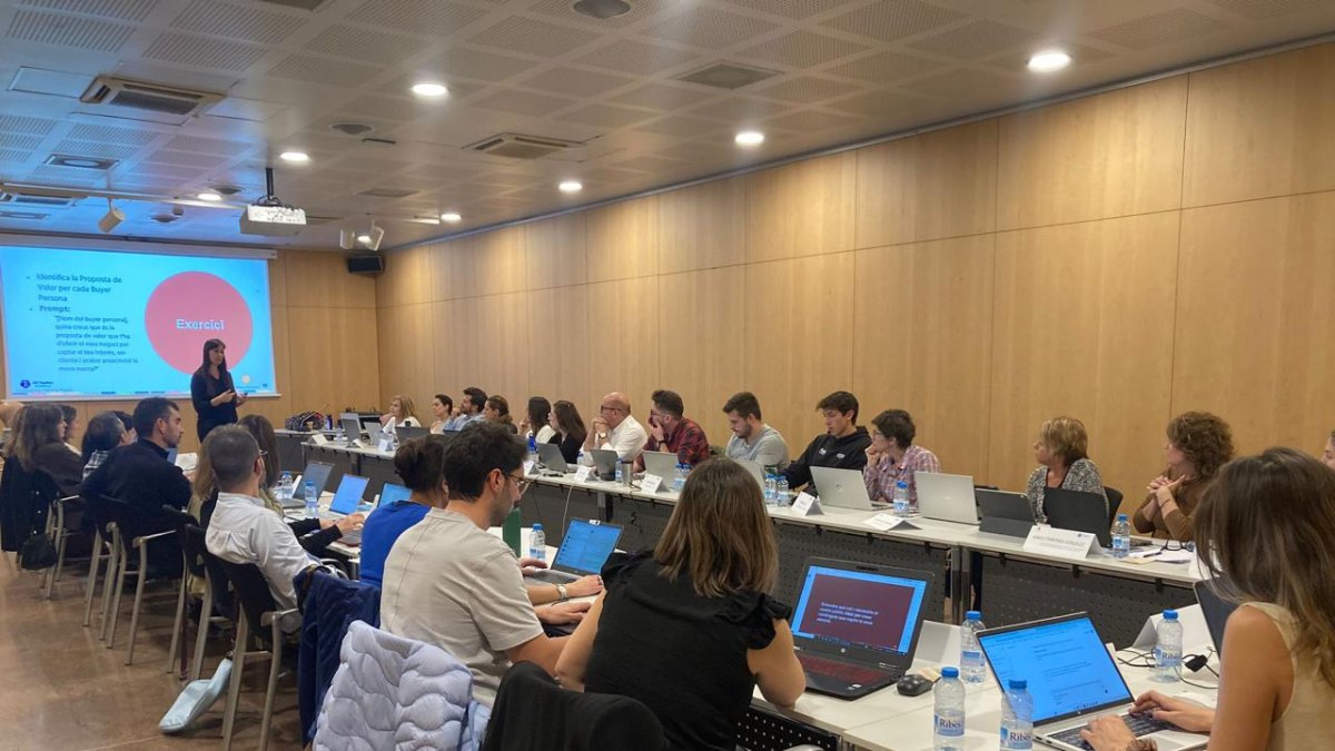 Els assistents al curs d'Intel·ligència Artificial vinculat al turisme