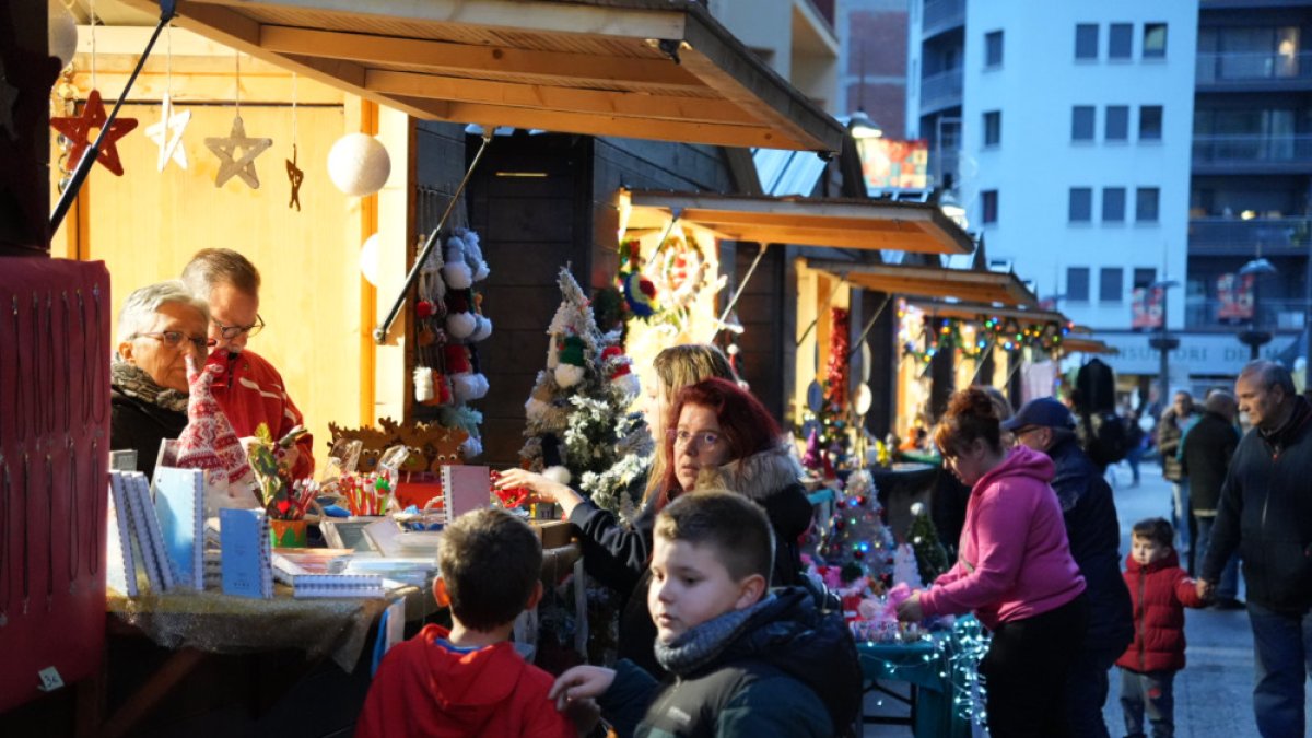 Un moment de la Fira de Santa Llúcia 2024 de Sant Julià de Lòria
