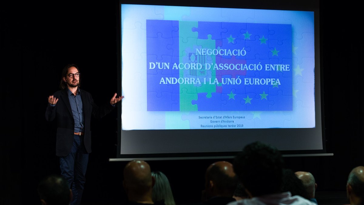 Riba en una xerrada sobre l’acord.