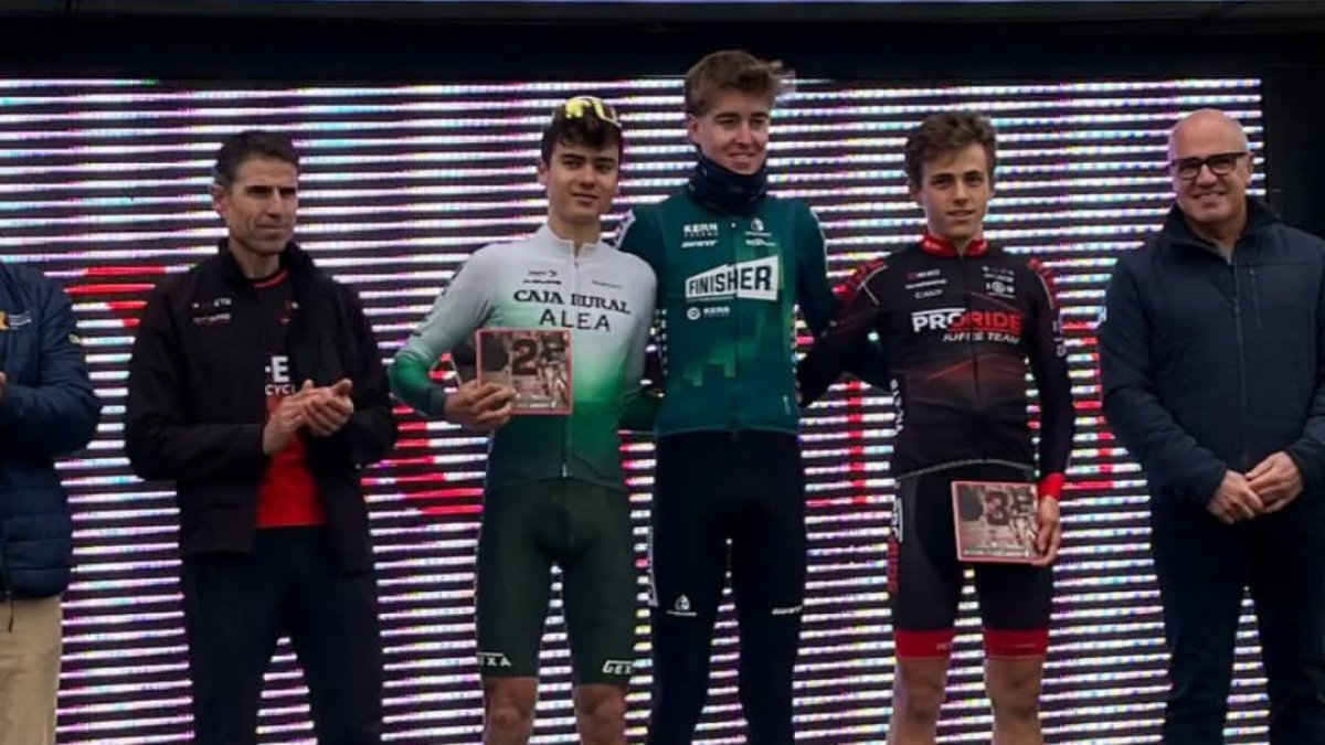 Regada, segon a l’esquerra.