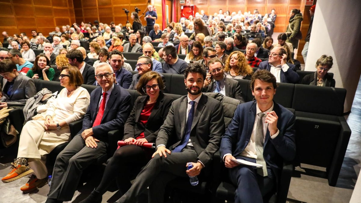 Escalé, Segués i Bartolomé van explicar el punt de vista del partit.