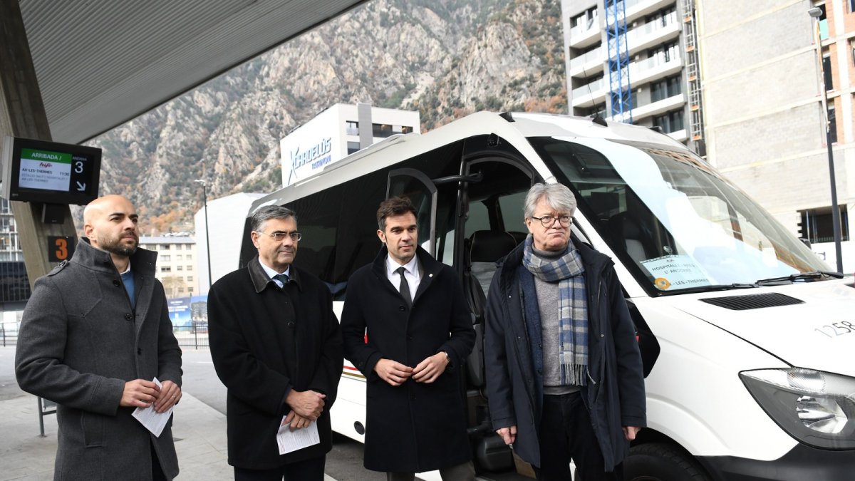 La presentació de la nova línia regular d'autobús