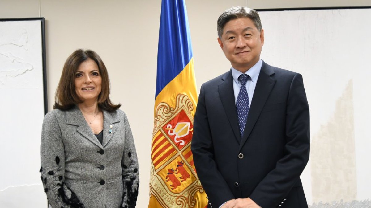 La ministra Tor amb l’ambaixador de Corea.