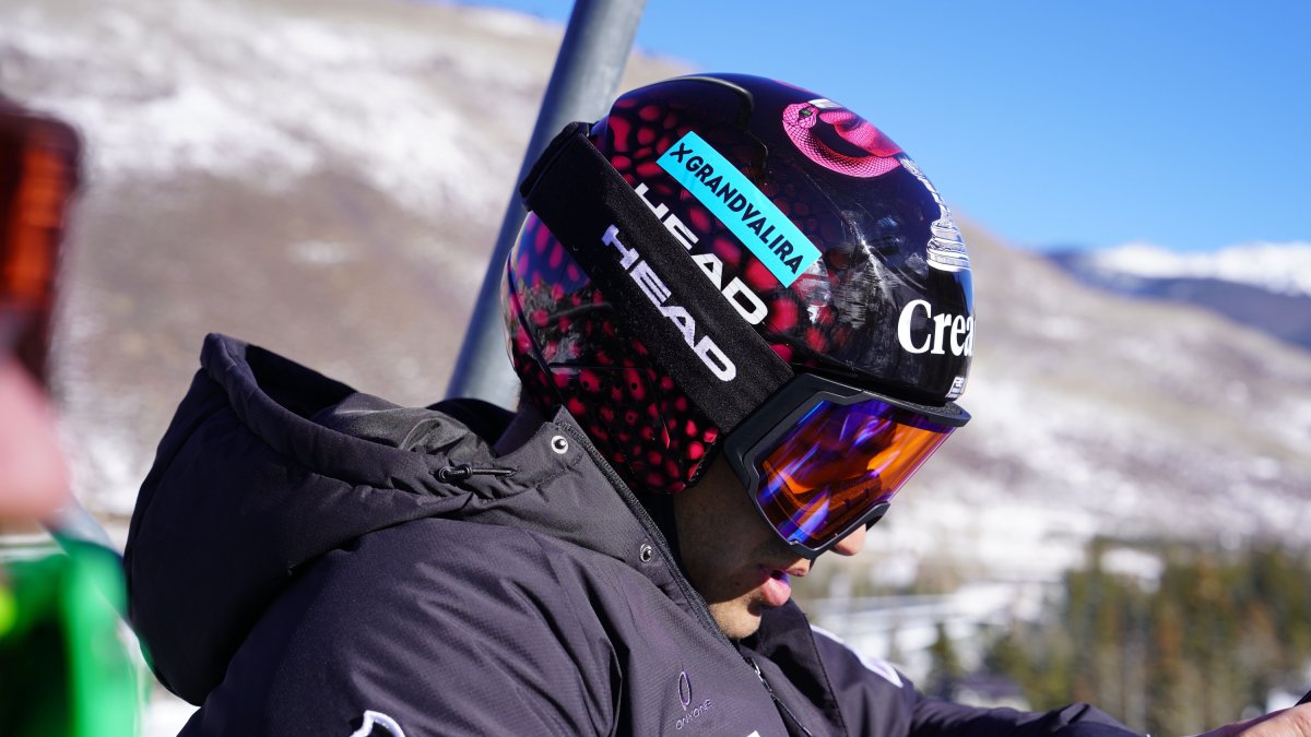 El nou casc de Joan Verdú amb el patrocini de Grandvalira