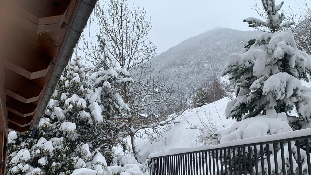 La neu ha deixat gruixos importants a Arinsal
