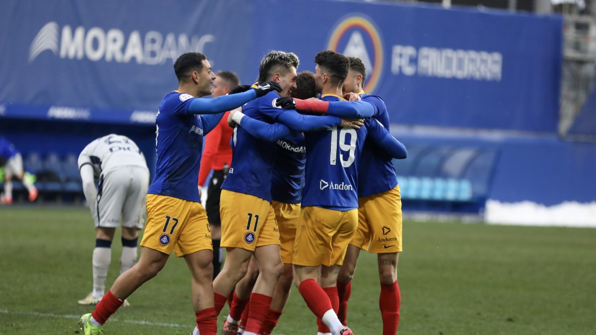Els jugadors de l'FC Andorra celebren un dels gols